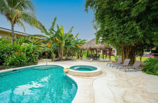 Pet-friendly apartment with W/D and a refreshing outdoor pool