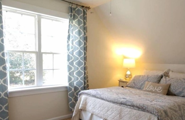 Pet Friendly Apartment: Robin's Nest- modern decor