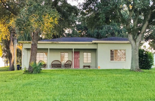 Pet-Friendly Auburndale House with Lake Views!
