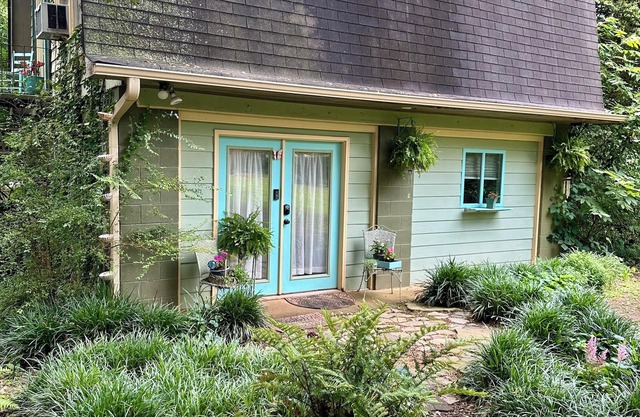 Pet-Friendly Backyard Studio Retreat