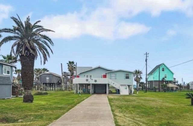 Pet-Friendly Beach House w/Yard, Games, Screened Porch & Walk to Beach!