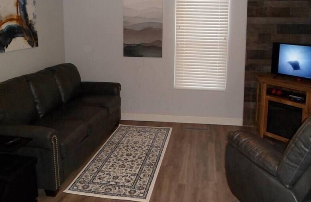 Pet Friendly, Beautiful, Cozy Executive Rental