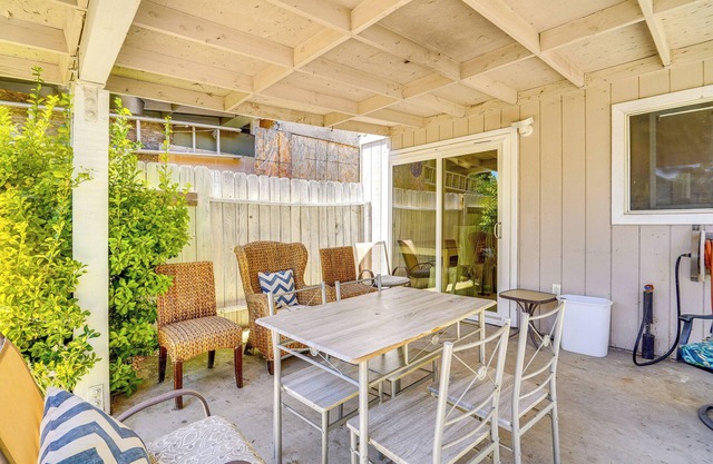 Pet-Friendly Brentwood House w/Gas Grill!