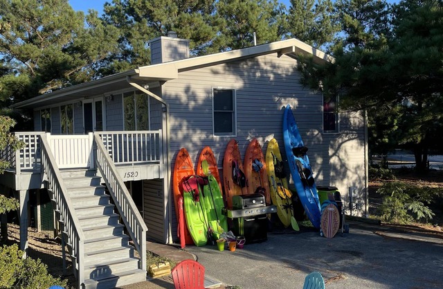 Pet friendly, Broadkill Beach rental with a large screened in area and open deck!