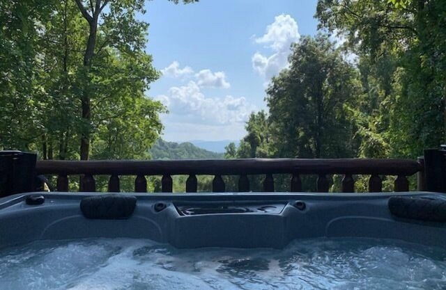 Pet-Friendly,Cedar Cabin, Spa Tub, WiFi,Fireplace