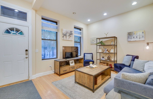 Pet-Friendly Chicago Getaway w/Free Parking!