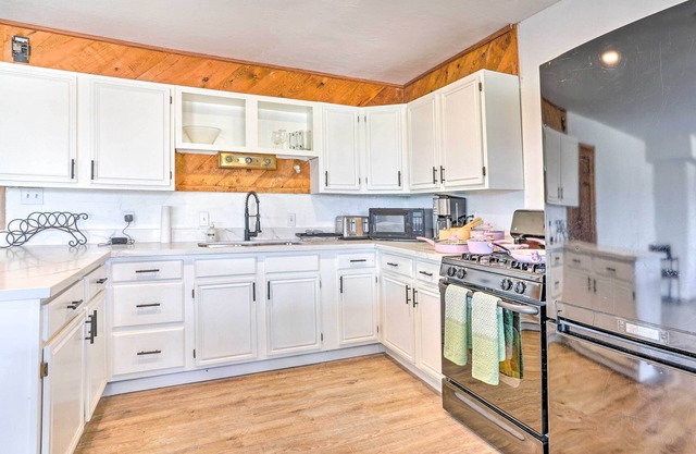 Pet-Friendly Chino Valley Cabin w/Game Room!