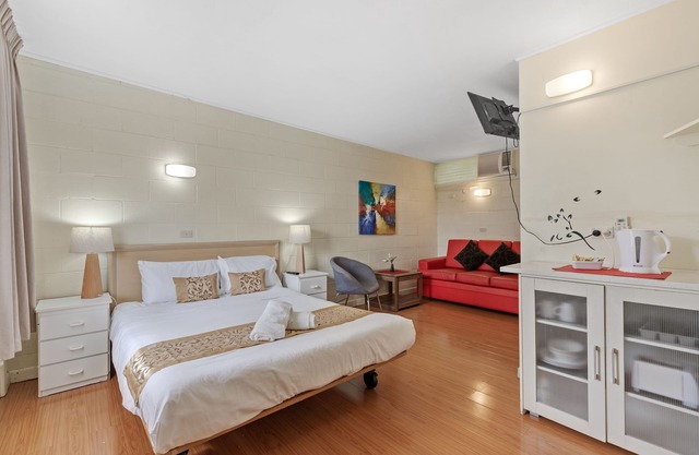 Pet friendly - Classic Country Motel Room near Murray, Wifi