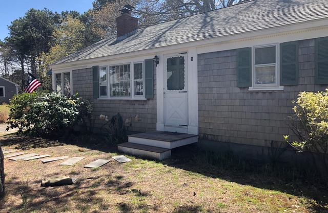 Pet friendly, Cozy Cape Cottage