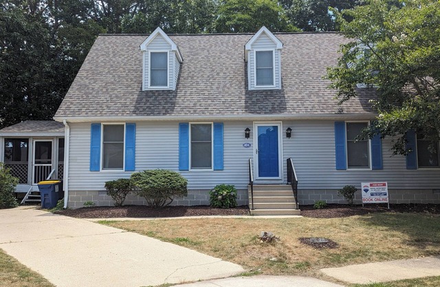 Pet Friendly Downtown Rehoboth Beach 4BR Home, Parking, Porch