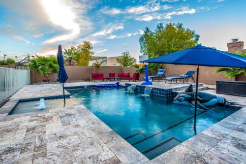 Pet-Friendly Glendale Home with Pool and Putting Green