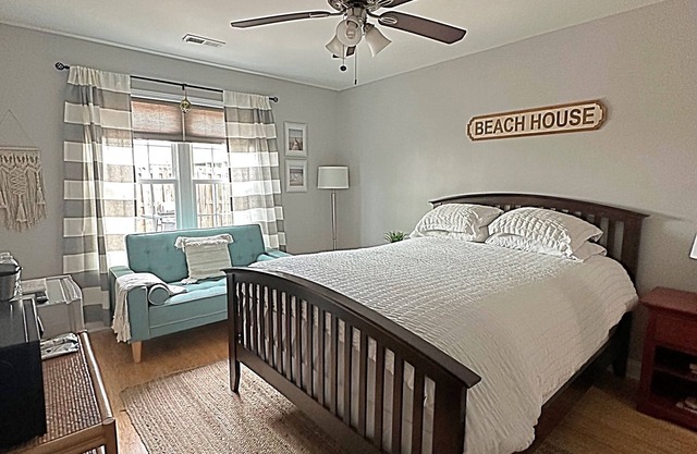 Pet-friendly guest suite. Private fenced yard. 2 min walk to beach.