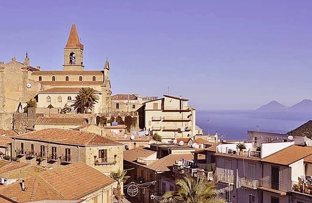 Pet-Friendly Holiday Home 'Casa Russo a Ficarra'