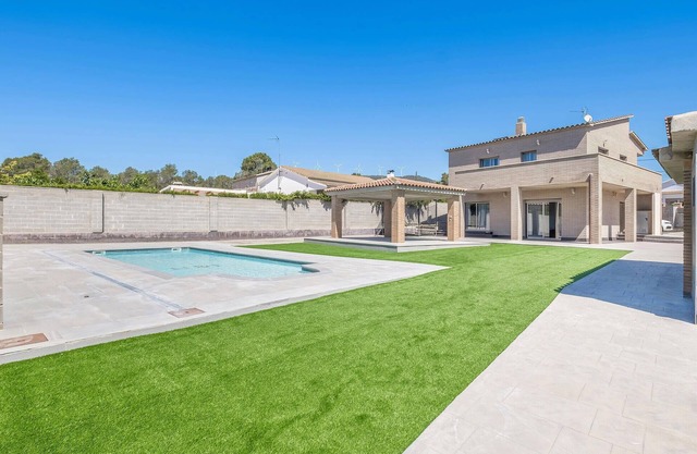 Pet friendly home in Cabra del Camp