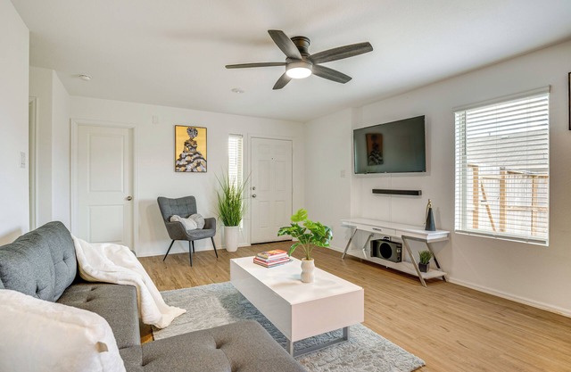Pet-Friendly Home ~ 4 Mi to Big Rivers Water Park!