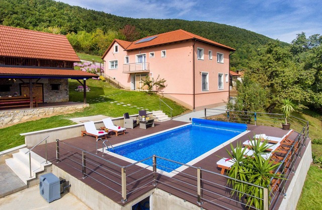 Pet friendly home in Kostanjevac