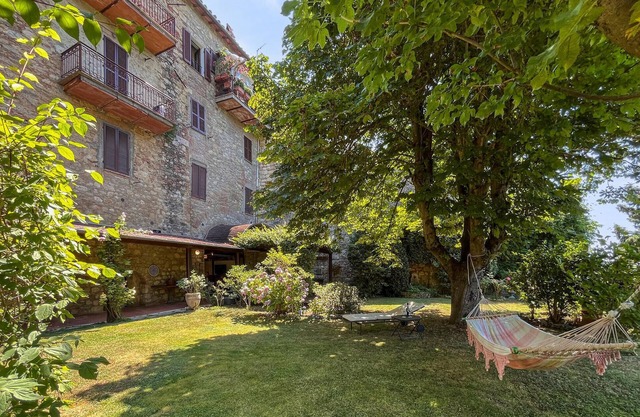 Pet friendly home in Cetona