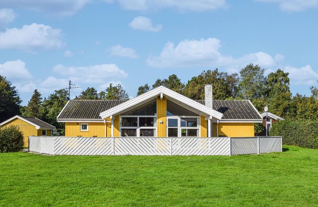 Pet friendly home in Humble with WiFi