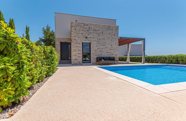 Pet friendly home in Tribunj