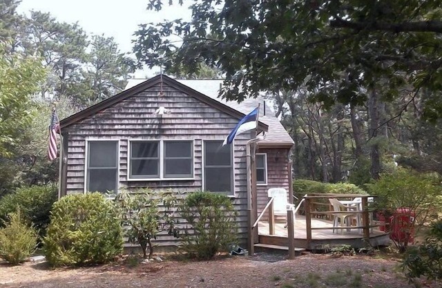 Pet Friendly Home, Short Walk to the Beach! (1807)