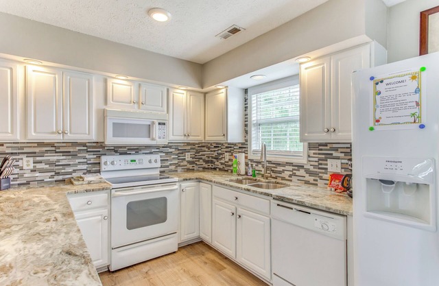 Pet-Friendly Home w/Fire Pit in Myrtle Beach