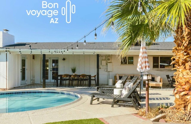 Pet-friendly home w/heated pool, hot tub & games!