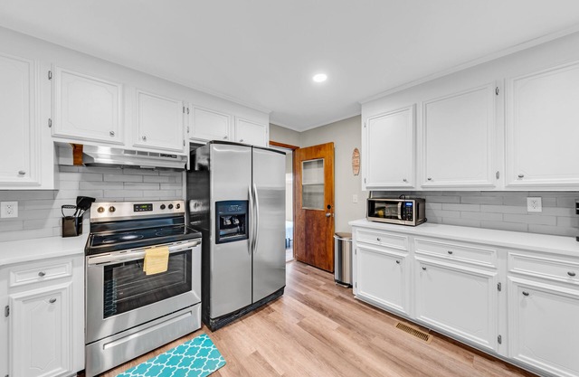 Pet friendly home + Yard & Ping Pong! 5 mins to Park Circle, 15 mins to downtown