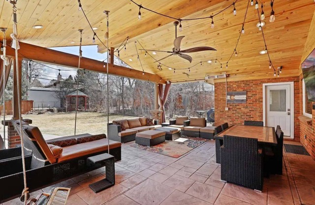 Pet Friendly! Hot Tub, Firepit, Backyard Oasis