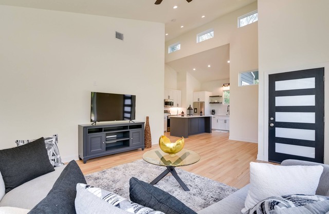 Pet-Friendly Houston Home ~ 3 Mi to Downtown!