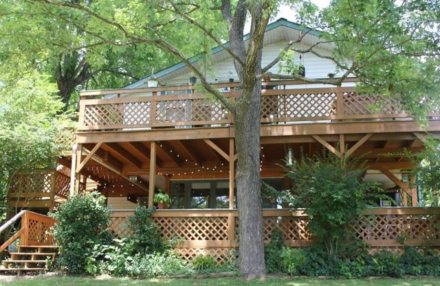 Pet friendly! Kayaks & fishing. Cozy countryside property outside of Nashville.