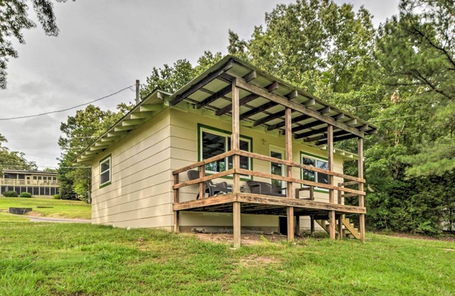 Pet-Friendly Kentucky Lake Cabin w/ Lake View