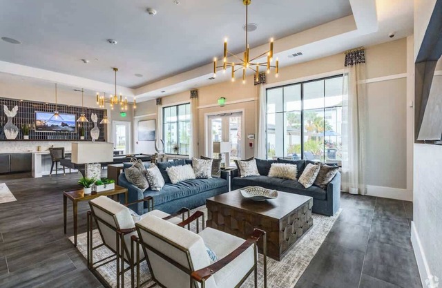 Pet-Friendly | King Bed | Gym & Pool | Near Parks