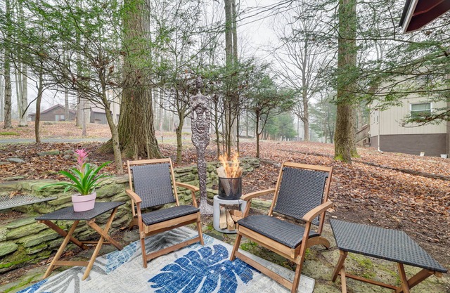 Pet-Friendly Lake Ariel Cabin w/Pool, Near Skiing
