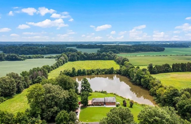 Pet Friendly Lake House with King Master Suite