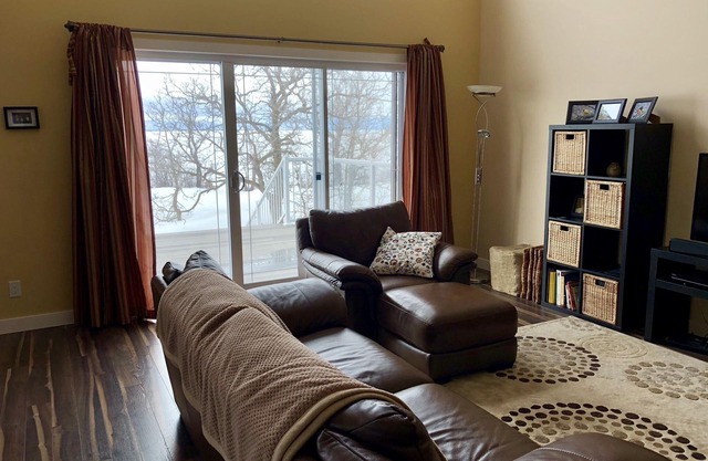Pet Friendly! Lakefront Steep Rock Cottage - Sleeps 7