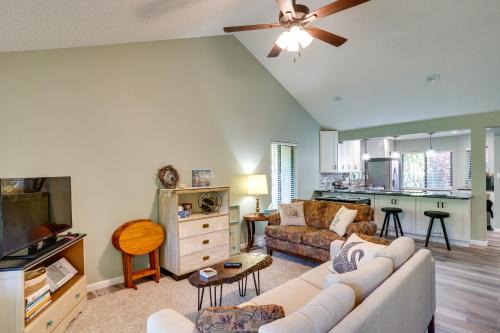 Pet-Friendly Lakeland Condo with Screened Porch!