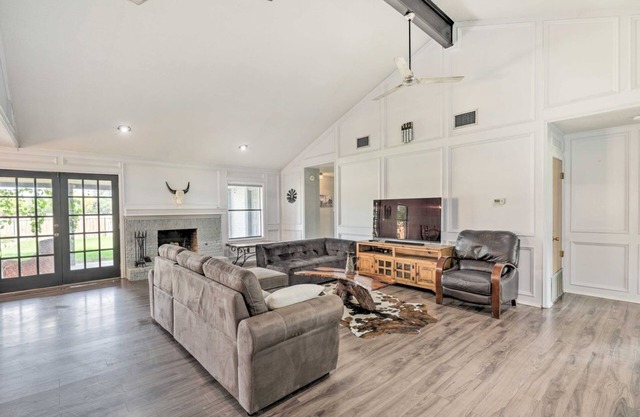 Pet-Friendly Lockhart Home w/Private Yard!