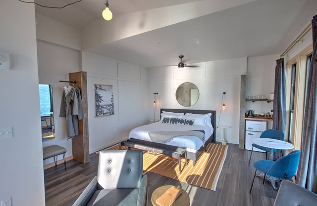 Pet-friendly, Luxe Ice House King Room at Bowline Hotel