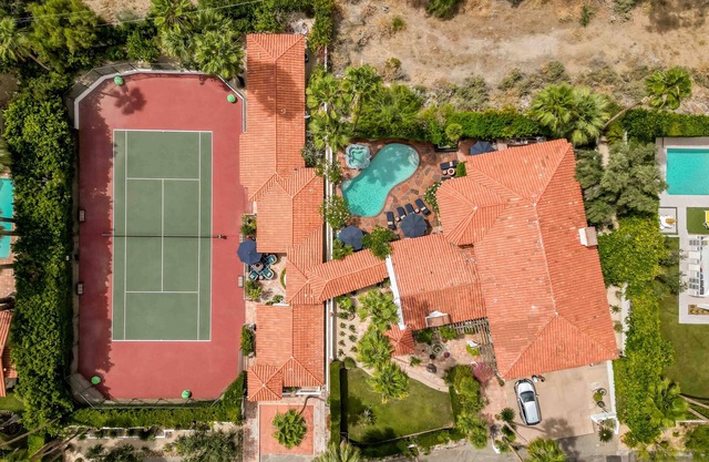 Pet-friendly luxury estate in The Mesa, 360-views in South Palm Springs
