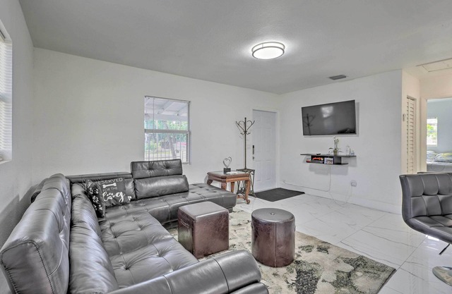 Pet-Friendly Miami House ~ 8 Mi to Beaches!