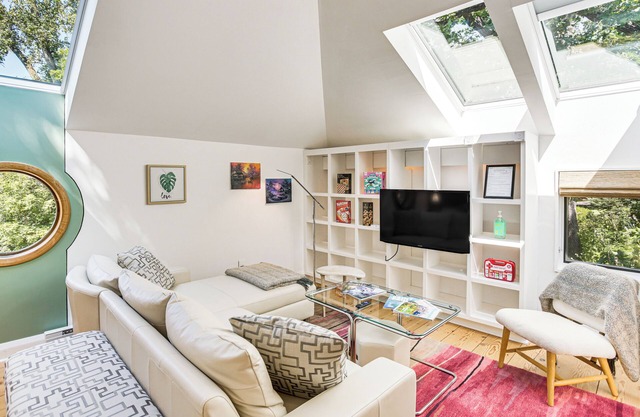 Pet-Friendly Minneapolis Studio: Walk to Lake!