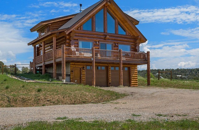 Pet Friendly Modern Cabin - 15 Minutes from Durango - Deck/Fire Pit and Views