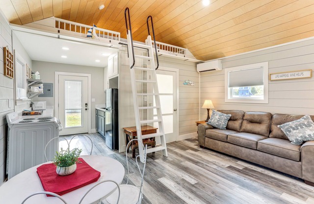 Pet Friendly! Norfork Lake Getaway w/Fire Pit