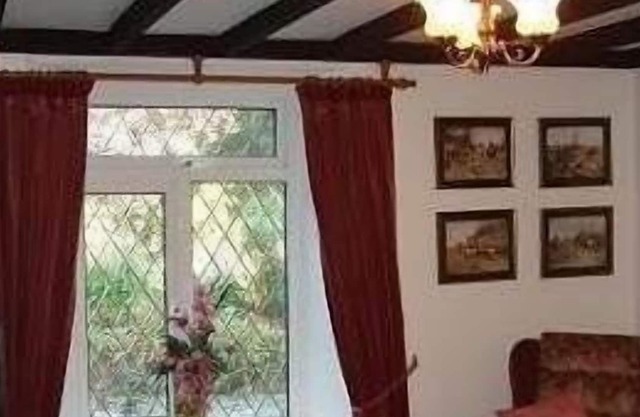 Pet friendly, oak-beamed cottage, log fire, in Dartmoor National Park