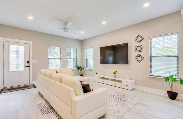 Pet-Friendly Pensacola Home: Central Location