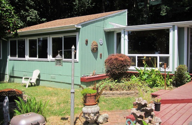 Pet Friendly, Private Home With Garden-Like Yard- WINTER RATE SPECIALS!