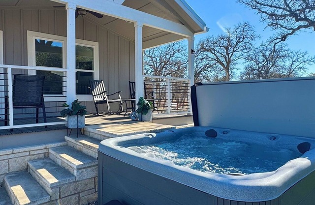 Pet-friendly Retreat 13 miles from Fredericksburg w/Hot Tub