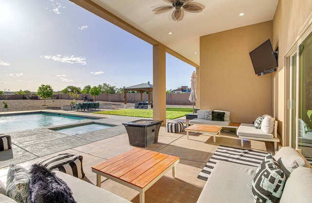 Pet-Friendly Rio Rancho Home w/Fire Pit