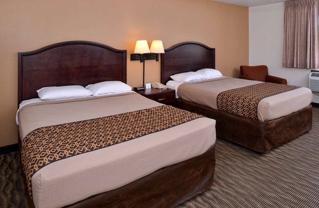 Pet-Friendly Room w/BBQ Grill and Complimentary Breakfast Near Downtown