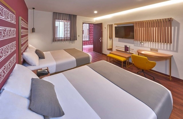 Pet-Friendly Rooms with Quick Access to Local Cafes and Bars - 4 Units